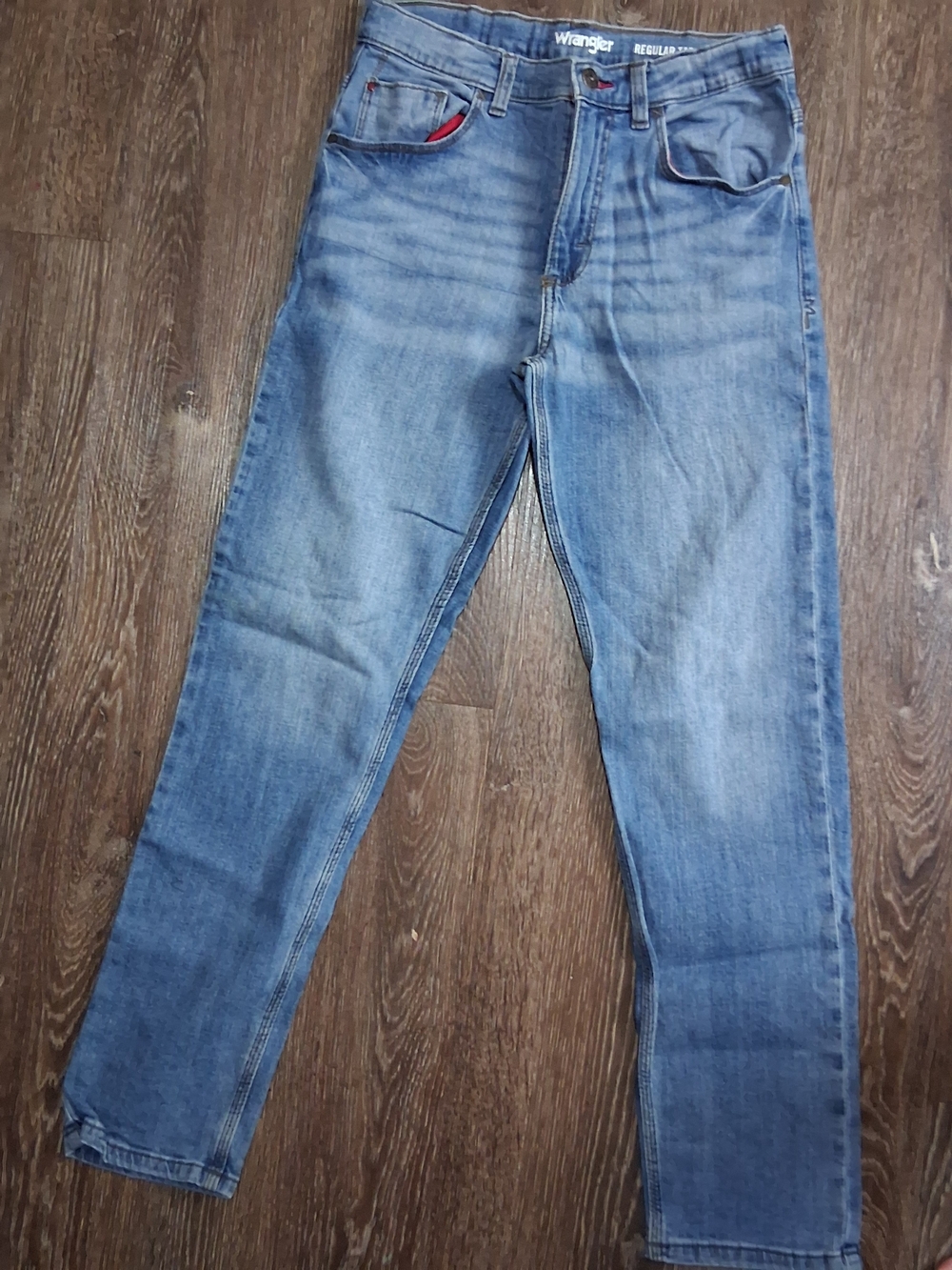 Wrangler Slim Straight Light Blue Jeans with Subtle Fade